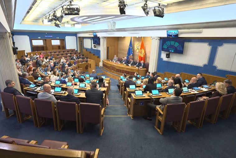 Danas dvije sjednice Skupštine: Poslanici i o promjeni Ustava