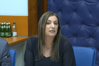 Jakšić-Stojanović o lošim rezultatima na prijemnom ispitu Medicinskog fakulteta: Imamo problem sa planovima i programima Jakšić-Stojanović o lošim rezultatima na prijemnom ispitu Medicinskog fakulteta: Imamo problem sa planovima i programima