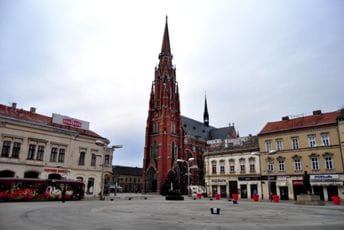 Tijela mladića i djevojke pronađena u stanu u Osijeku Tijela mladića i djevojke pronađena u stanu u Osijeku