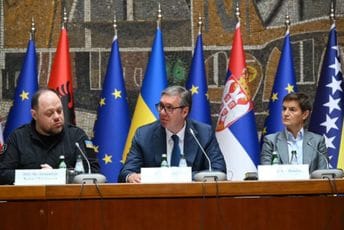 Vučić o Crnoj Gori: 2006. pravili državu kako srpski jezik i trobojka ne bi mali nikakav značaj Vučić o Crnoj Gori: 2006. pravili državu kako srpski jezik i trobojka ne bi mali nikakav značaj