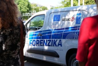 Policija dobila mobilne laboratorije za uviđaj (FOTO) Policija dobila mobilne laboratorije za uviđaj (FOTO)