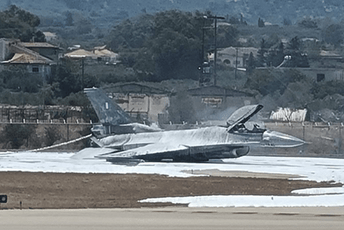 (VIDEO) Grčki F-16 zapalio se tokom leta i prisilno sletio na Zakintosu (VIDEO) Grčki F-16 zapalio se tokom leta i prisilno sletio na Zakintosu