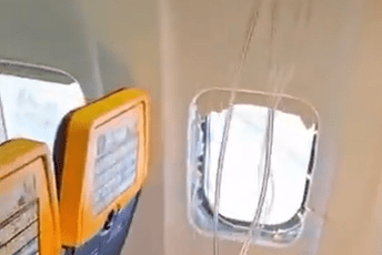 Državljanin Srbije umalo ispao iz aviona, visio kroz prozor, u stanju je šoka i ima opekotine (VIDEO)