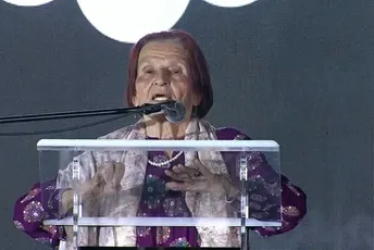 Potresan govor Kade Hotić: Rekao je: "ućutkaj to dijete", uzeo ga iz krila, odsjekao mu glavu i bacio tijelo Potresan govor Kade Hotić: Rekao je: "ućutkaj to dijete", uzeo ga iz krila, odsjekao mu glavu i bacio tijelo