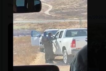 Američkog kongresmena na Zapadnoj obali 90 minuta držali naoružani izraelski doseljenici Američkog kongresmena na Zapadnoj obali 90 minuta držali naoružani izraelski doseljenici