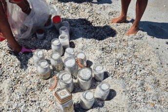 Sardinija: Nakon pola vijeka na plažu vratili 40 kilograma pijeska