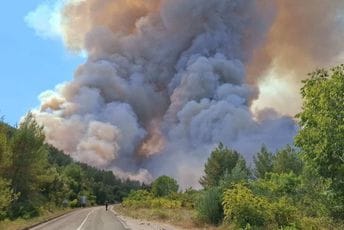 U nevolji se poznaju junaci: Dok je Korčulu gutao požar, stigla je dirljiva poruka iz Crne Gore U nevolji se poznaju junaci: Dok je Korčulu gutao požar, stigla je dirljiva poruka iz Crne Gore