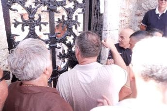 UP: Policija je na Svetom Stefanu izvršila provjere iz svoje nadležnosti, zaštitar nije podnio prijavu