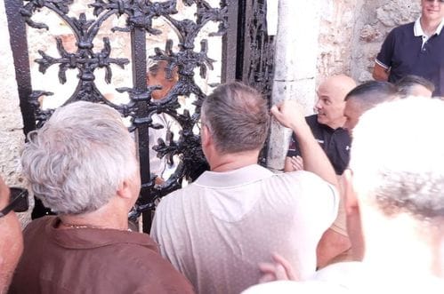 UP: Policija je na Svetom Stefanu izvršila provjere iz svoje nadležnosti, zaštitar nije podnio prijavu