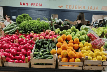 Na zelenoj pijaci u TC Bazar kilogram šljiva dva eura