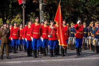 (VIDEO/FOTO) Crnogorska zastava se zavijorila na Jelisejskim poljima; Milatović: Ovo je velika čast za Crnu Goru i još jedna potvrda da pripadamo evropskoj porodici