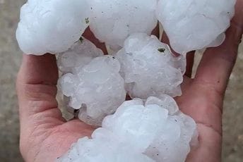 (FOTO) Nevrijeme zahvatilo Sloveniju: Padao ogroman grad, obilne kiše poplavile saobraćajnice (FOTO) Nevrijeme zahvatilo Sloveniju: Padao ogroman grad, obilne kiše poplavile saobraćajnice