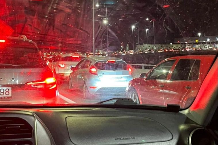 (FOTO) Kilometarske kolone na auto-putu Princeza Ksenija: Gužva i na ulazu i na izlazu iz Podgorice (FOTO) Kilometarske kolone na auto-putu Princeza Ksenija: Gužva i na ulazu i na izlazu iz Podgorice