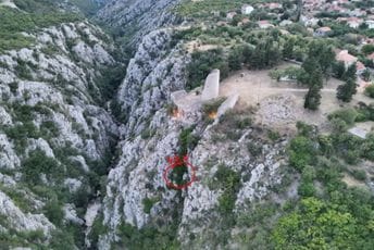 Visio deset sati naglavačke na 40 stepeni: Spašen planinar u Hrvatskoj Visio deset sati naglavačke na 40 stepeni: Spašen planinar u Hrvatskoj