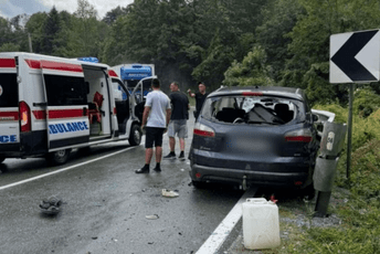 Sudar automobila i kamiona na putu Kolašin - Mioska, ima povrijeđenih Sudar automobila i kamiona na putu Kolašin - Mioska, ima povrijeđenih
