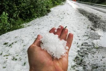 (FOTO/VIDEO) Snažno nevrijeme poharalo dio Hrvatske: Olujni vjetar nosio sve pred sobom, padao grad
