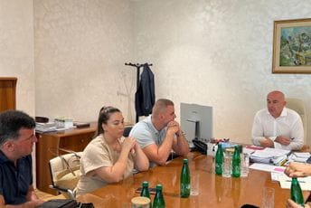 Joković sa proizvođačima peleta: Ministarstvo će u narednih 20 dana tražiti rješenje za stabilnije cijene i više sirovine Joković sa proizvođačima peleta: Ministarstvo će u narednih 20 dana tražiti rješenje za stabilnije cijene i više sirovine