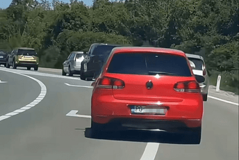 Mladić iz Tuzi 'divljao' automobilom kroz Gornje Kokote: Identifikovan i sankcionisan Mladić iz Tuzi 'divljao' automobilom kroz Gornje Kokote: Identifikovan i sankcionisan