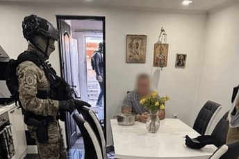Europol prekinuo lanac šverca migranata kroz Srbiju: Kriminalna grupa imala saradnike u policiji Europol prekinuo lanac šverca migranata kroz Srbiju: Kriminalna grupa imala saradnike u policiji