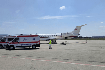 U Niš sletio prvi avion sa troje povrijeđenih u nesreći u Crnoj Gori, do kraja dana stići će i ostali U Niš sletio prvi avion sa troje povrijeđenih u nesreći u Crnoj Gori, do kraja dana stići će i ostali