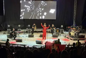 (VIDEO) Emocija, sevdah i ljubav: Božo Vrećo osvojio publiku na Cetinju (VIDEO) Emocija, sevdah i ljubav: Božo Vrećo osvojio publiku na Cetinju