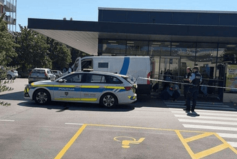 Filmska krađa u Sloveniji: Opljačkano vozilo za prevoz novca, policija podigla helikopter i blokirala puteve Filmska krađa u Sloveniji: Opljačkano vozilo za prevoz novca, policija podigla helikopter i blokirala puteve