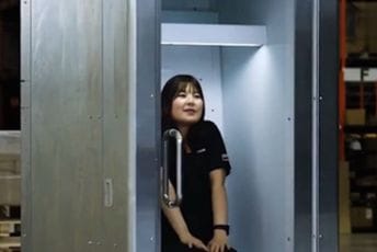(VIDEO) Ekstremne vrućine podstakle inovaciju: Japan predstavio "ljudski frižider"