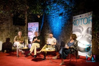 Novi život Palate Mazarović započeo Pjacom od filozofa; Bešlin: Političke elite nam umjesto bolje budućnosti nude "bolju prošlost"