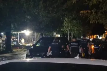 Albanija: Četiri osobe ranjene u bašti lokala, čovjek koji je bio meta ostao nepovrijeđen Albanija: Četiri osobe ranjene u bašti lokala, čovjek koji je bio meta ostao nepovrijeđen