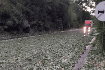 Saobraćaj otežan zbog nepogoda: Pogledajte kako je na putu Podgorica - Nikšić (VIDEO) Saobraćaj otežan zbog nepogoda: Pogledajte kako je na putu Podgorica - Nikšić (VIDEO)