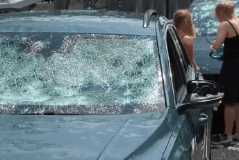 Pogledajte kako je danas grad uništio automobile u Italiji Pogledajte kako je danas grad uništio automobile u Italiji
