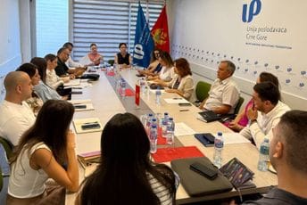 Privrednici traže manje birokratije: Administrativne procedure usporavaju poslovanje, nužna bolja koordinacija lokalnih službi Privrednici traže manje birokratije: Administrativne procedure usporavaju poslovanje, nužna bolja koordinacija lokalnih službi