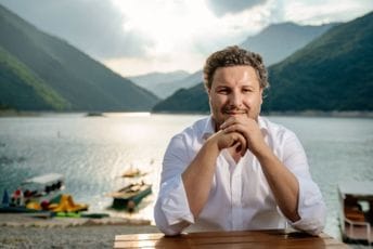 “Turisti bi dobijali benefite, država promociju”: Abazović predlaže uvođenje turističke kartice „I Love Montenegro“ “Turisti bi dobijali benefite, država promociju”: Abazović predlaže uvođenje turističke kartice „I Love Montenegro“