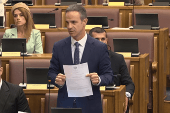 Mugoša: Trendovi još gori - za pola godine 2,3 milijarde eura je veći uvoz od izvoza Mugoša: Trendovi još gori - za pola godine 2,3 milijarde eura je veći uvoz od izvoza