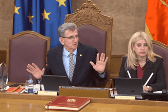 Camaj: Izlaganje kao u pozorišnoj predstavi; Vuković-Kuč: Onda ste vi šaptač Andrije Mandića
