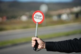 U Danilovgradu uhapšen Podgoričanin blizak OKG: Poršeom prekoračio brzinu, dva puta ignorisao policijsku patrolu