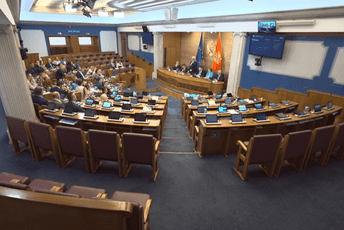 Glasali samo poslanici većine: Vučurović, Zečević i Jojić novi ministri, Borovinić-Bojović vicepremijerka