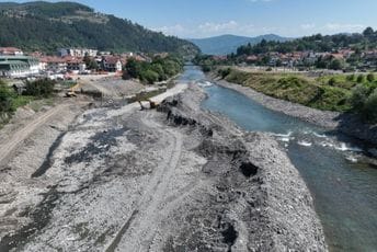 Policija spriječila samoubistvo u Bijelom Polju: Žena spašena iz Lima