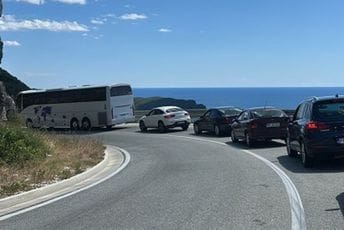 Muškarac poginuo nakon slijetanja u provaliju na Brajićima Muškarac poginuo nakon slijetanja u provaliju na Brajićima
