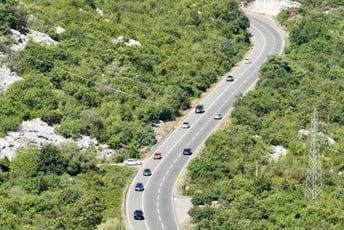 AMSCG: Tokom dana pojačan intenzitet saobraćaja, vozačima se savjetuje oprez i poštovanje propisa