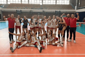 Mlade crnogorske odbojkašice pobijedile Bugarsku i osvojile srebrnu medalju Mlade crnogorske odbojkašice pobijedile Bugarsku i osvojile srebrnu medalju