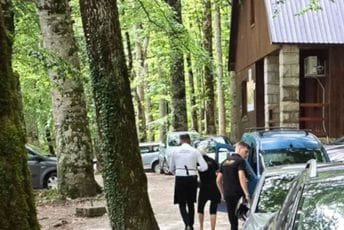 Eksplodirala friteza u restoranu na Biogradskom jezeru, dvije žene povrijeđene Eksplodirala friteza u restoranu na Biogradskom jezeru, dvije žene povrijeđene