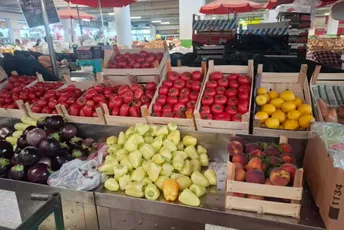Cijene na podgoričkoj pijaci: Borovnice deset eura, paradajz dva, maslo 20, kajmak 15... Cijene na podgoričkoj pijaci: Borovnice deset eura, paradajz dva, maslo 20, kajmak 15...