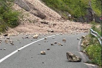 Odron na putu Mojkovac - Đurđevića Tara: Blokiran saobraćaj