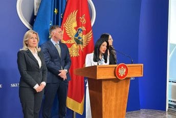 Bojanić-Lalović: DPS predložio izmjene Zakona o državnim službenicima, u penziju da idu sa navršenih 67 godina Bojanić-Lalović: DPS predložio izmjene Zakona o državnim službenicima, u penziju da idu sa navršenih 67 godina