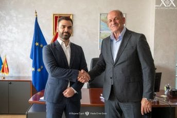 Zečević preuzeo dužnost ministra saobraćaja Zečević preuzeo dužnost ministra saobraćaja