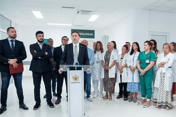 Savremeniji uslovi za kvalitetniju zdravstvenu zaštitu: Jovanović i Šimun obišli radove na rekonstrukciji Doma zdravlja Budva Savremeniji uslovi za kvalitetniju zdravstvenu zaštitu: Jovanović i Šimun obišli radove na rekonstrukciji Doma zdravlja Budva