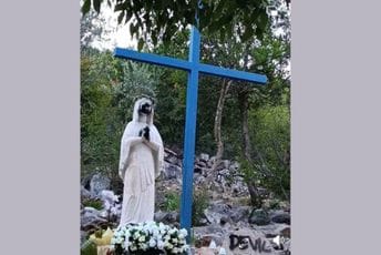 (FOTO, VIDEO) Zapaljen oltar u Međugorju, oskrnavljeni kipovi Gospe
