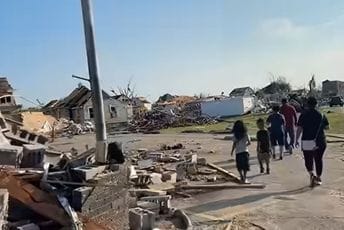 (VIDEO) Tornado poharao Viskonsin: Oštećena infrastruktura, prevrnuta vozila, iščupano drveće....