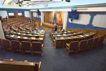 CDT: Antidemokratski, autoritarni i kukavički poduhvat, jedini prihvatljiv odgovor na današnju institucionalnu bruku povratak u salu, rasprava i glasanje